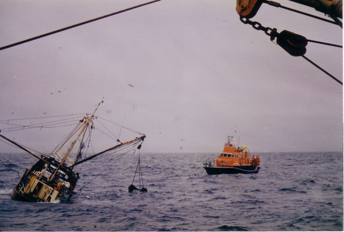 Zinkende visserboot