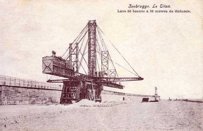 Zeebrugge - Le Titan lève 50 tonnes à  50 mètres de distance