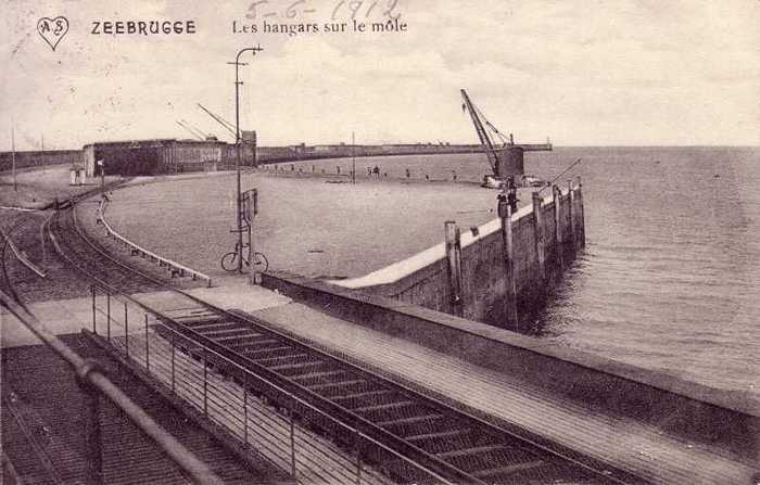 Zeebrugge - Les hangars sur le môle