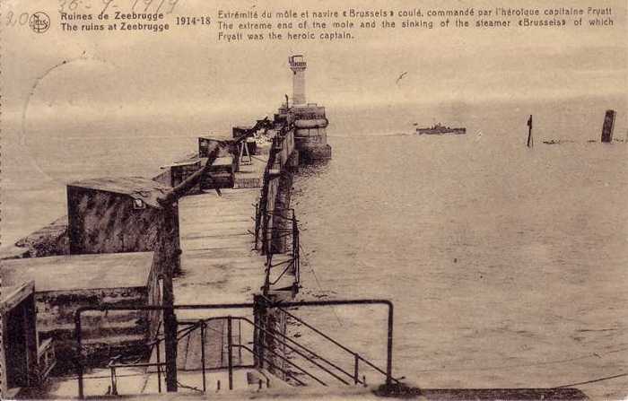 Ruines de Zeebrugge 1914-18 - Extrémité du môle et navire 'Brussels' coulé, commandé par l'héroique capitaine Fryatt
