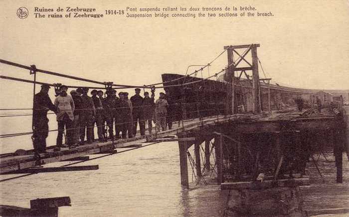 Ruines de Zeebrugge 1914-18 - Pont suspendu reliant les deux tronçons de la brèche