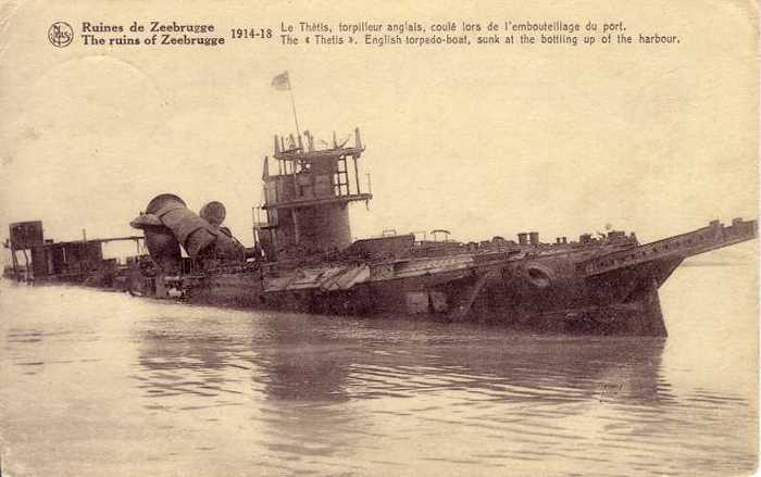 Ruines de Zeebrugge 1914-18 - Le Thétis, torpilleur anglais, coulé lors de l'embouteillage du port - AVMPKZE00399 Ruines de Zeebrugge 1914-18 - Le Thétis, torpilleur anglais, coulé lors de l'embouteillage du port