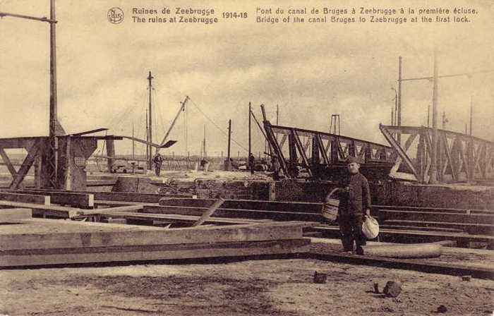Ruines de Zeebrugge 1914-18 - Pont du canal de Bruges à  Zeebrugge à la première écluse.