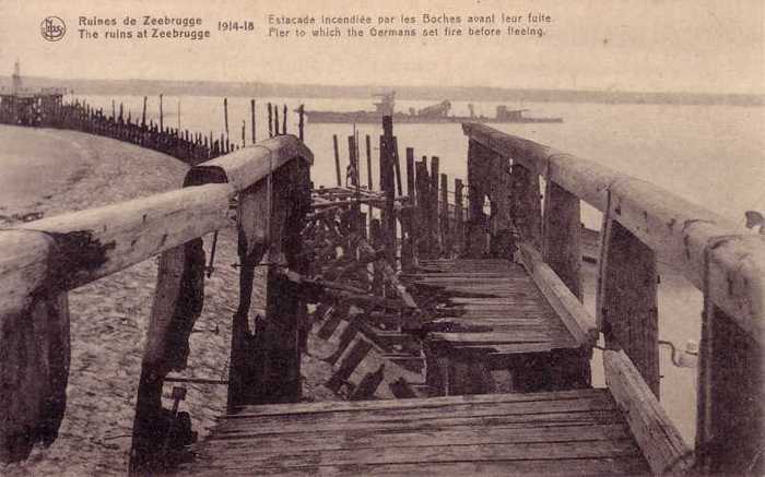Ruines de Zeebrugge 1914-18 - Estacade incendiée par les Boches avant leur fuite