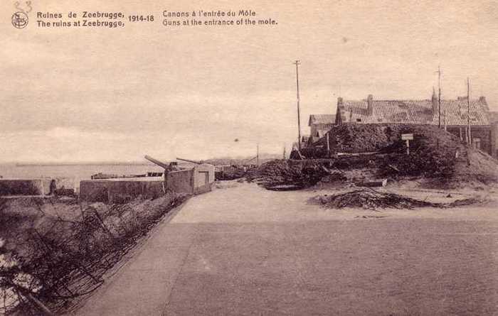 Ruines de Zeebrugge 1914-18 - Canons à  l'entrée du Môle
