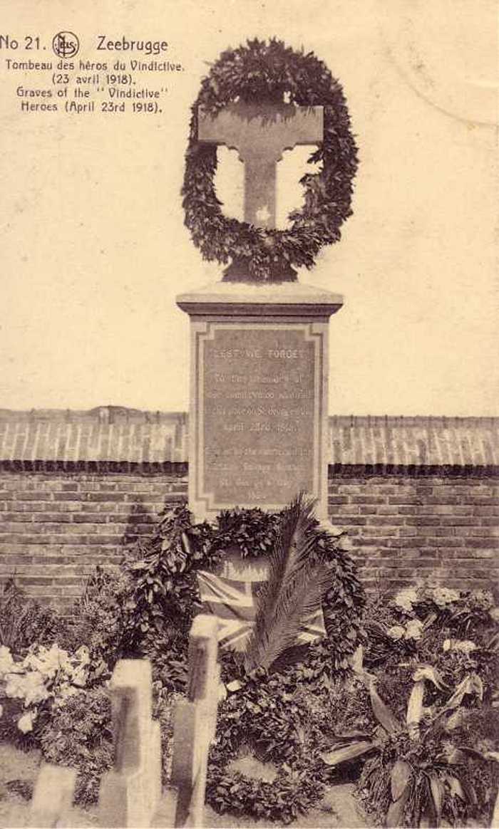 21 - Zeebrugge - Tombe des héros du Vindictive (23 avril 1918)