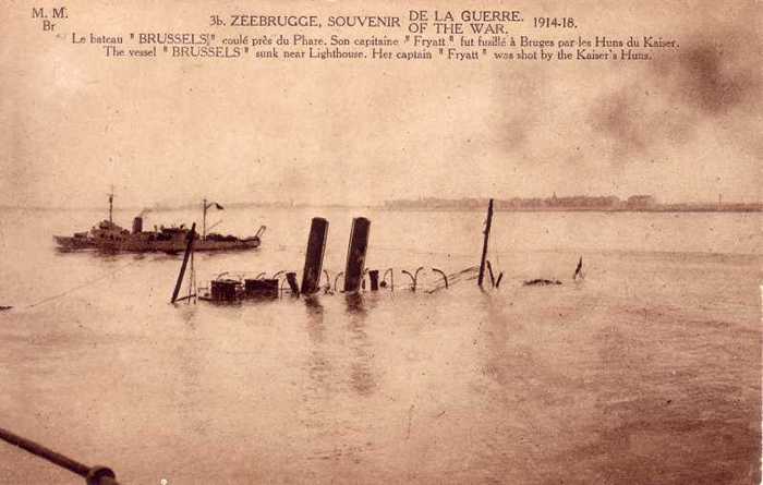 Zeebrugge - Souvenir de la guerre 1914-1918 - 3b - Le bateau 'Brussels' coulé près du Phare - Son capitaine 'Fryatt' fut fusillé à Bruges par les Huns du Kaiser
