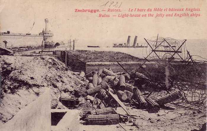 Zeebrugge - Ruines - Le Phare du Môle et bâteaux Anglais