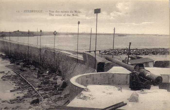12 - Zeebrugge - Vue des ruines du Môle
