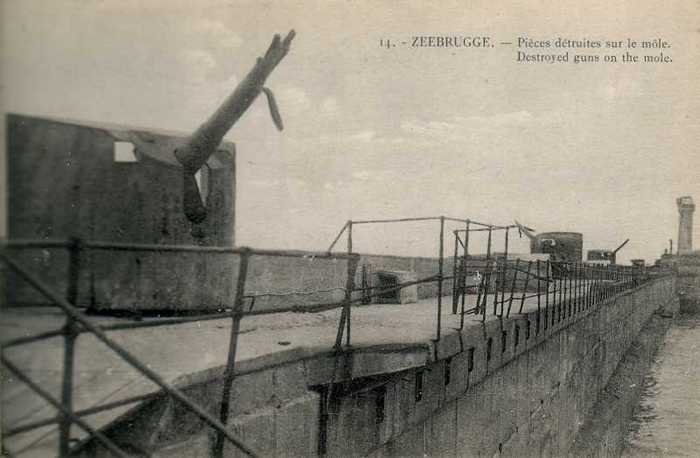 14 - Zeebrugge - Pièces détruites sur le môle