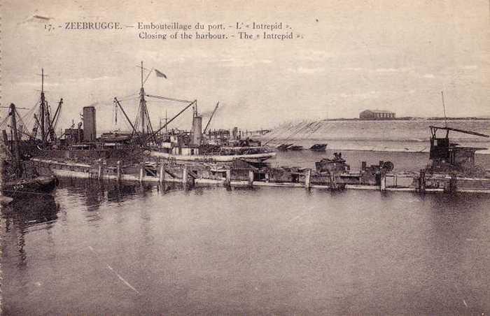 17 - Zeebrugge - Embouteillage du Port - L' 'Intrepid'