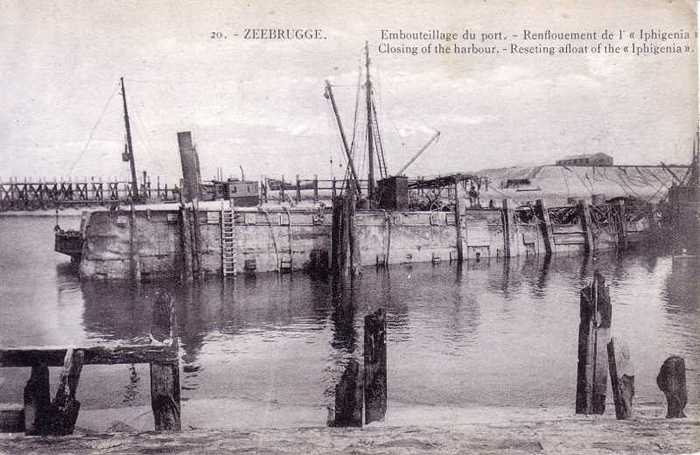 20 - Zeebrugge - Embouteillage du port. - Renflouement de l' 'Iphigenia'
