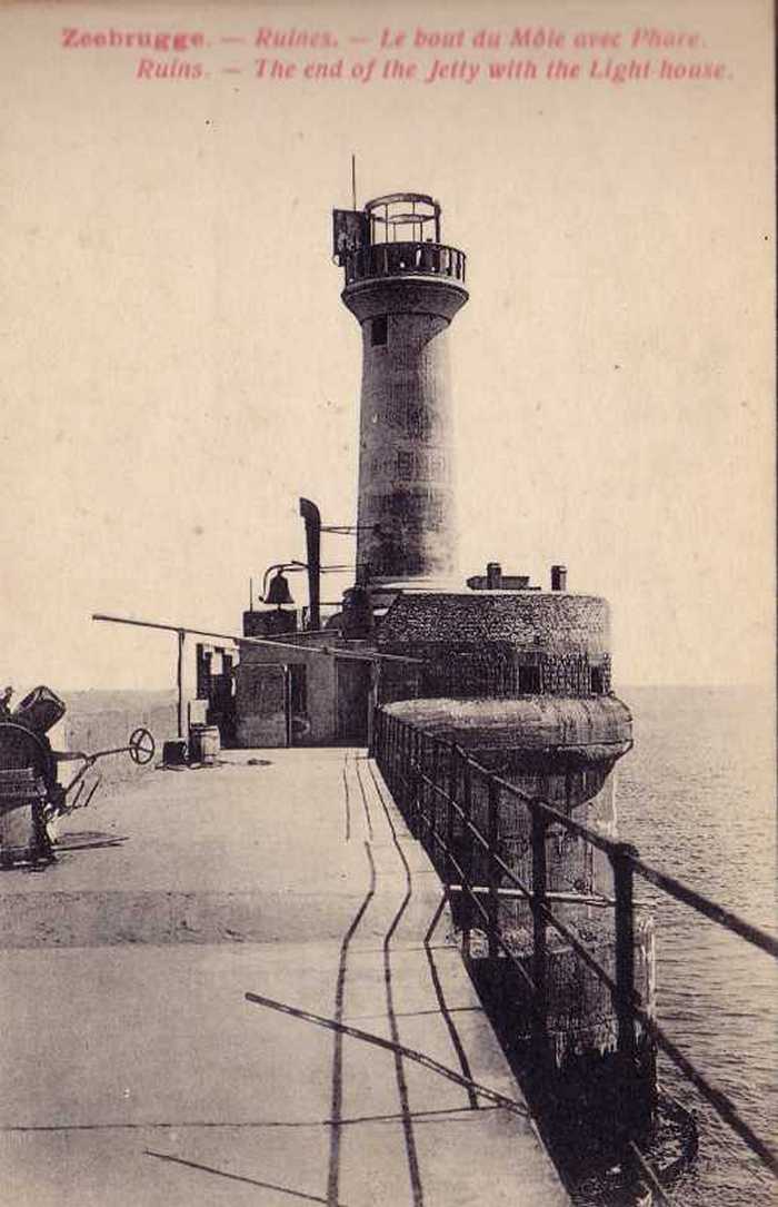 Zeebrugge - Ruines - Le bout du Môle avec phare