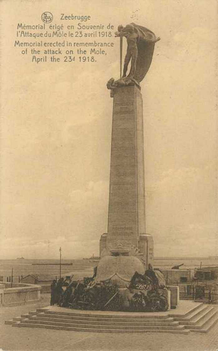 Zeebrugge - Mémorial érigé en Souvenir de l'Attaque du Môle le 23 avril 1918