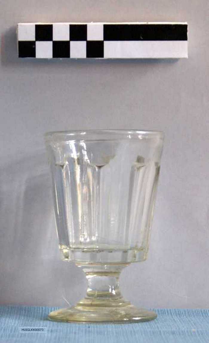 Drinkglas op voet