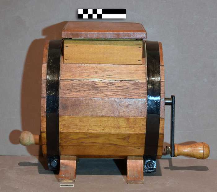 Houten boterkarnton