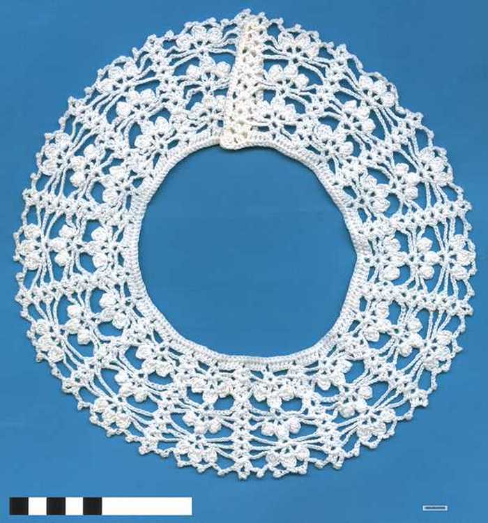 Ronde witte kraag
