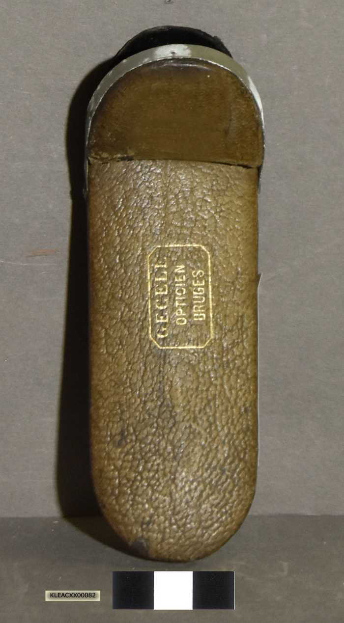 Bruine brillendoos