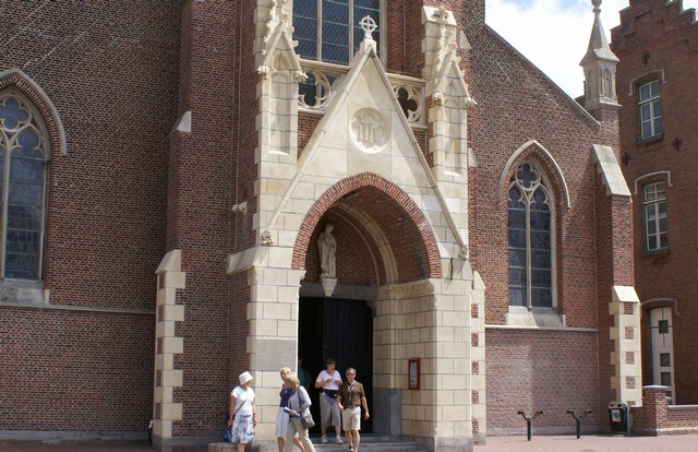 ingang-st-antonius-abtkerk